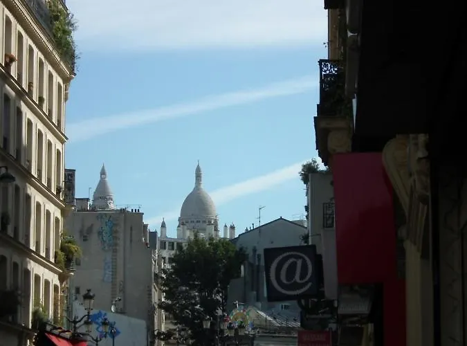 @paris-centre Montmarte Sacre-coeur Opera Louvre アパート